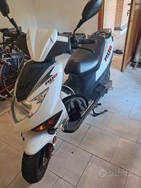 SCOOTER 50. RY 6. KEE WAY