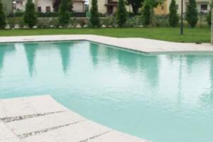 Appartamento nuovo con domotica , tennis e piscina