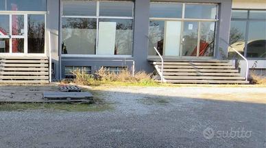 Immobile di 265 m² con 2 locali a Reggio Emilia