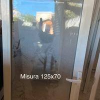 Finestra in alluminio bianco