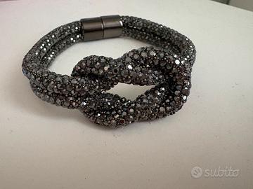 Bracciale con nodo anteriore