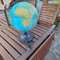 mappamondo con illuminazione interna