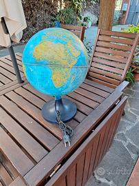 mappamondo con illuminazione interna