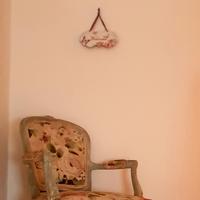 poltroncina con quadro abbinato 
