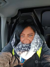 Autista driver adetta alle consegne