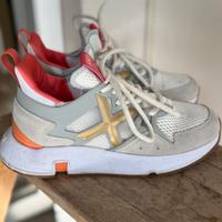 Sneackers  logo dorato