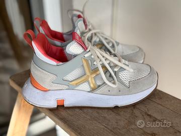 Sneackers  logo dorato