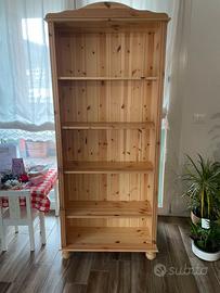 scaffalatura in legno massiccio