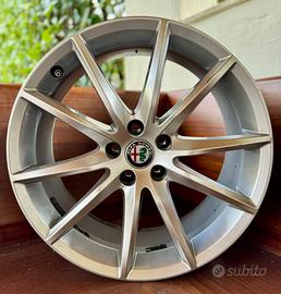 Set 4 Cerchi 19" Alfa Romeo Stelvio con Sensori
