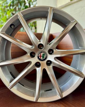 Set 4 Cerchi 19" Alfa Romeo Stelvio con Sensori