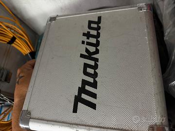 makita due avvitatori piu torcia