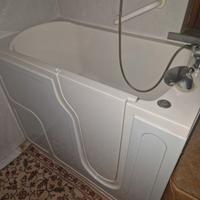 Vasca con sportello e seduta per anziani