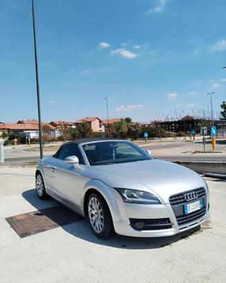 Audi TT cabrio 8J roadster tagliandata