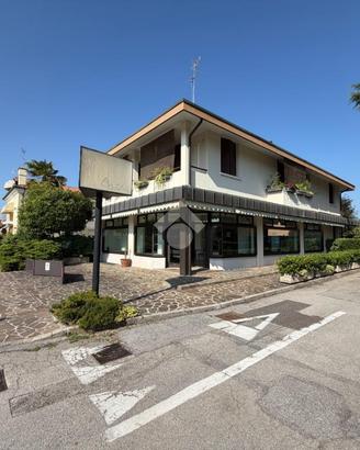 NEGOZIO A CAERANO DI SAN MARCO