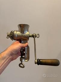 Vintage Tritacarne ghisa Tre Spade trita carne