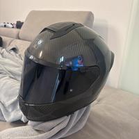 casco in carbonio