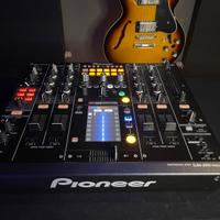 Pioneer DJ DJM 2000 Nexus con Flight Case UDG