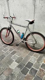 BICI MOUNTAINBIKE 