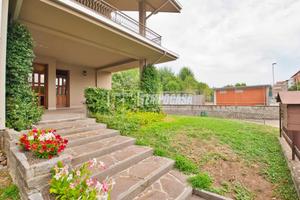 DUPLEX IN BIFAMILIARE CON TERRAZZO COMPLETAMENTE R