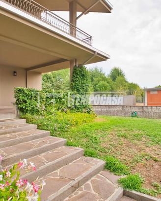 DUPLEX IN BIFAMILIARE CON TERRAZZO COMPLETAMENTE R
