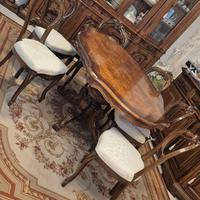 Tavolo da pranzo + 6 sedie.