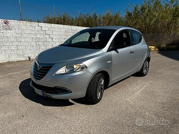 Lancia ypsilon 1.2 gpl