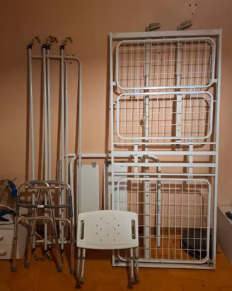 Letto ortopedico manuale e ausili