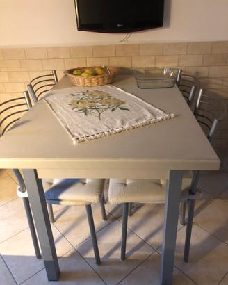 TAVOLO MODERNO +4 SEDIE