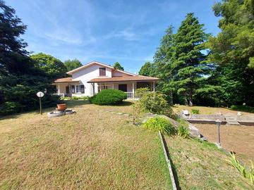 PESARO VILLA SINSGOLA CON PARCO E CAMPO DA TENNIS.