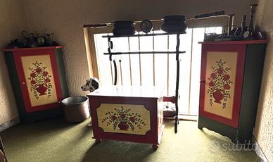 Angoliere e mini cassapanca