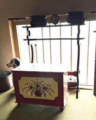 Angoliere e mini cassapanca