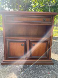 Mobiletto basso in legno con cassetto e ante