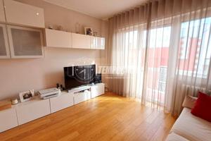 Ampio e luminoso trivani in zona centrale!