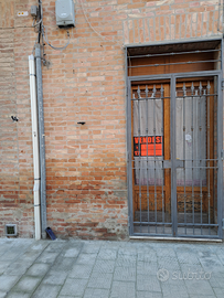 Monolocale con bagno e cucinotto