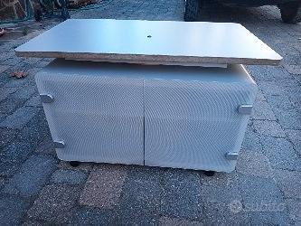 Mobile Sony  porta TV 