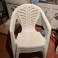 4 sedie di plastica
