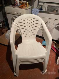 4 sedie di plastica