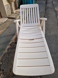 Lettino pieghevole da piscina. 