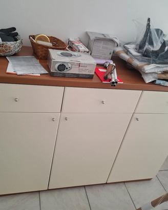 madia usata con segni di usura color panna con 3 a
