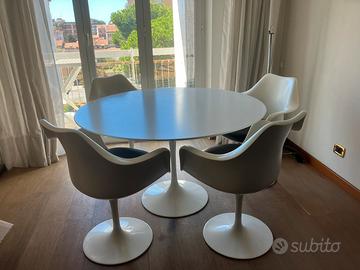 Tavolo modello Tulip con 4 sedie