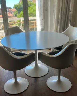 Tavolo modello Tulip con 4 sedie