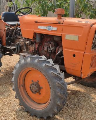 Trattore agricolo OM 615