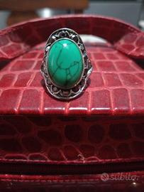 Anello vintage con pietra Howlite verde