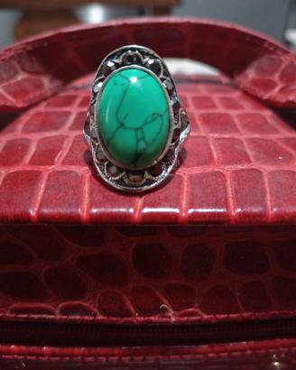 Anello vintage con pietra Howlite verde