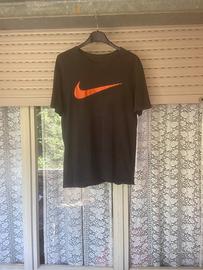 T-shirt Nike
