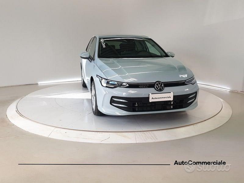 VOLKSWAGEN Golf 8ª serie