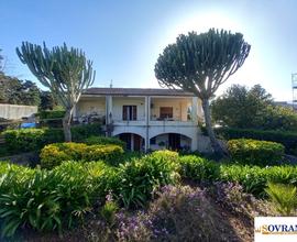 TOMMASO NATALE:SPLENDIDA VILLA CON AMPIO GIARDINO