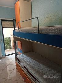Cameretta a ponte con letto a castello