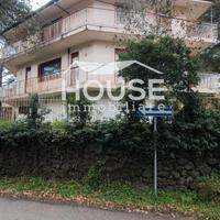 Ragalna villa singola