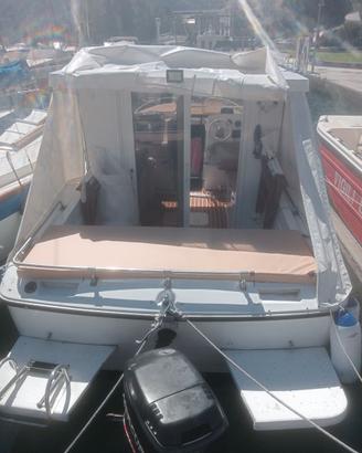 BARCA CABINATA 750